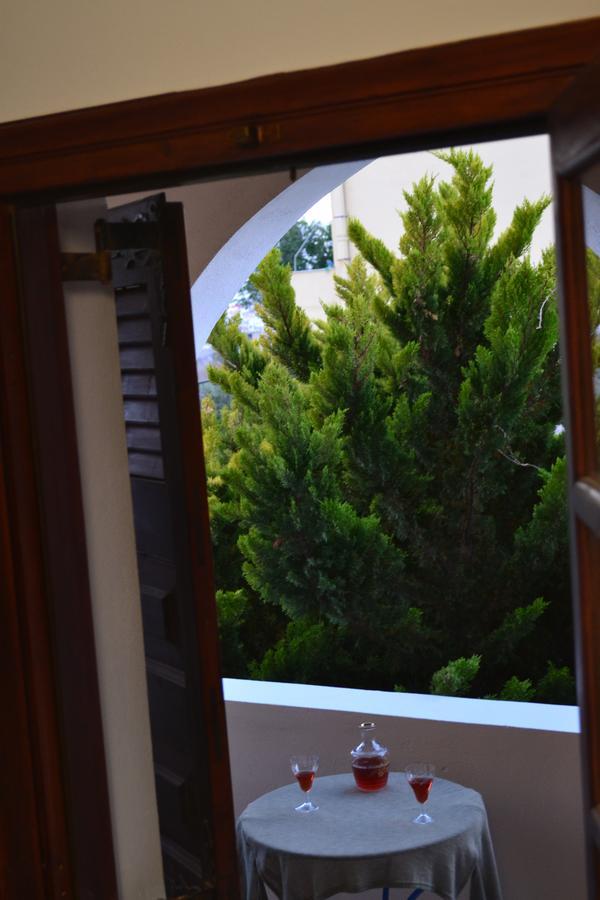 Floralia Hotel Karterados  Ngoại thất bức ảnh